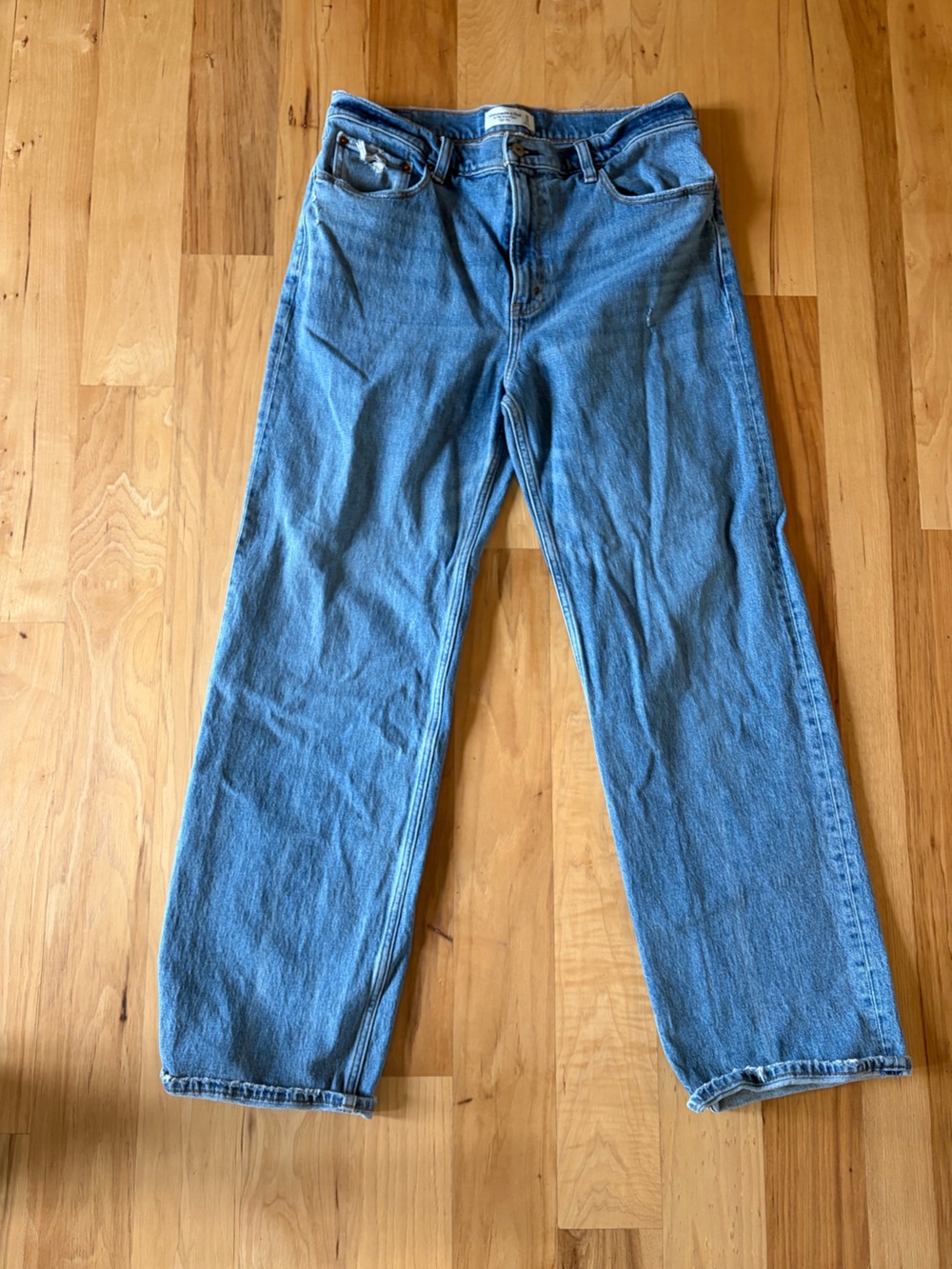 Abercrombie & Fitch Women’s Wide Legged Jeans in Light Blue Denim